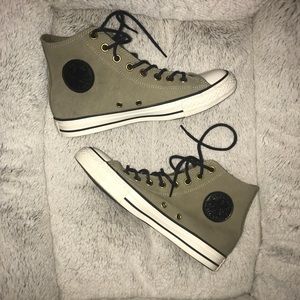 Converse Shoes - 🌸SOLD🌸LIKE NEW Converse suede-like material Converse Shoes - 🌸SOLD🌸LIKE NEW Converse suede-like material